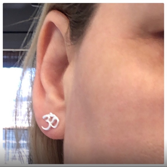 💕Sterling Silver Om Earrings💕 - Picture 3 of 8